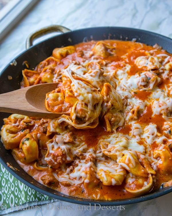 Tek Tavada Sosisli Tortellini Skillet: Hızlı ve Lezzetli Akşam Yemeği